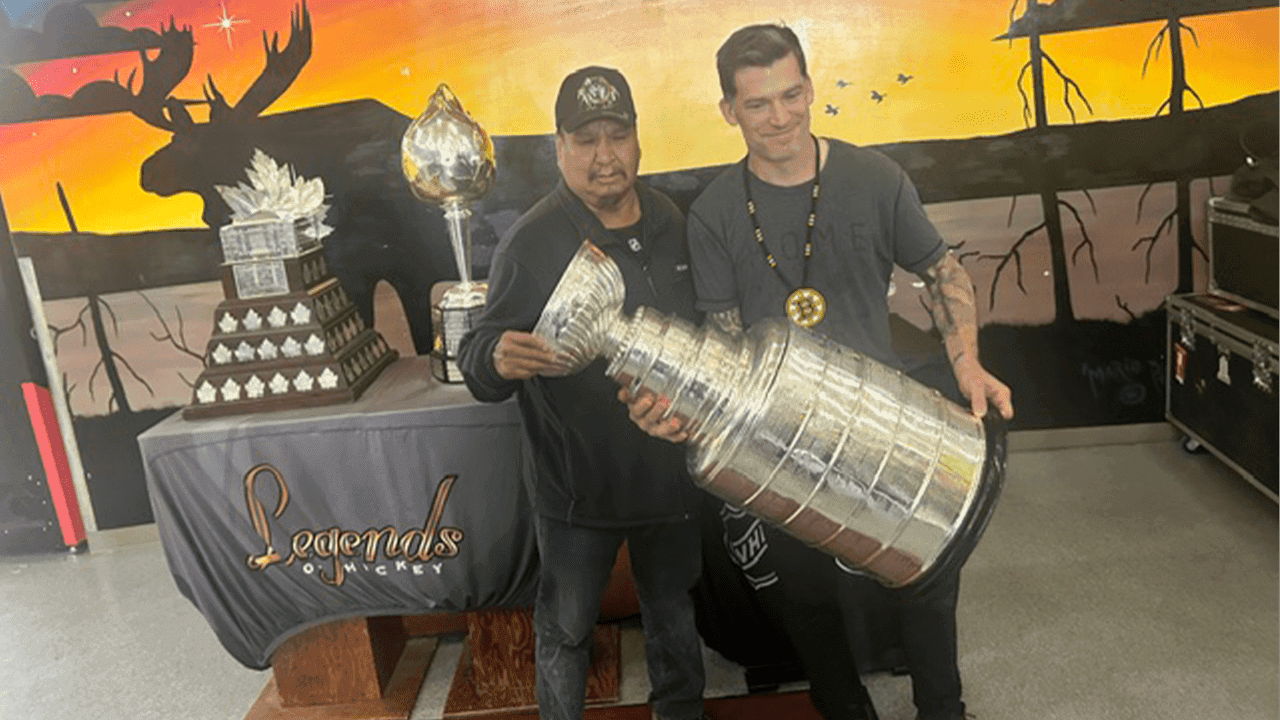 Pikangikum First Nation with Stanley Cup 