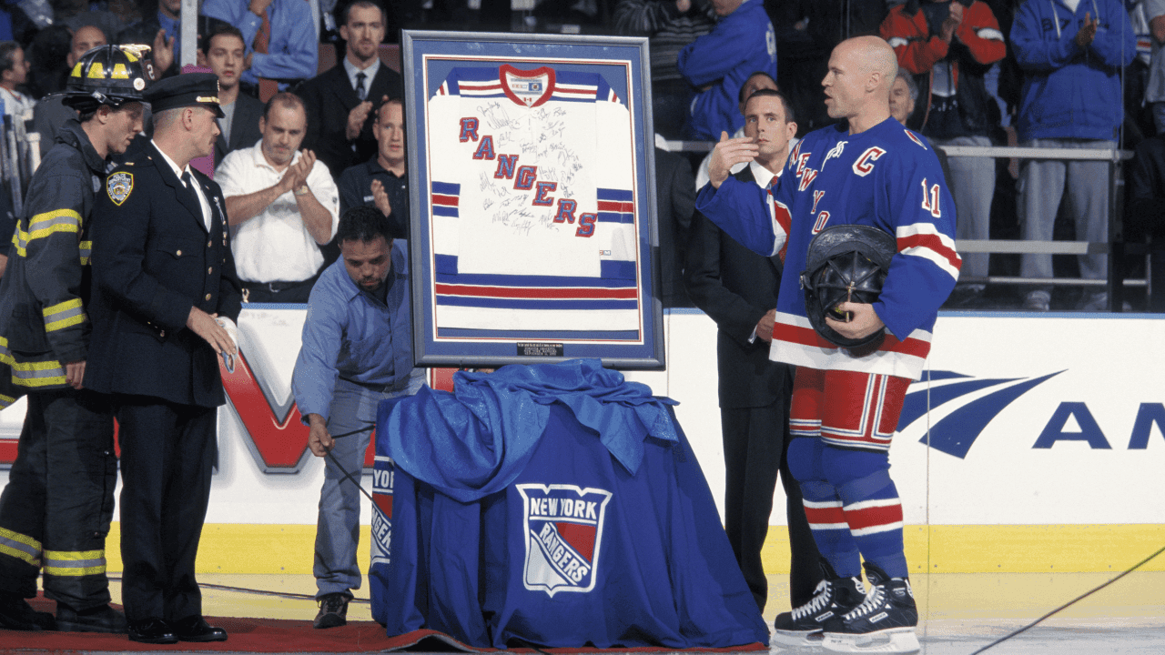 Mark Messier at NYR 9/11 ceremony.
