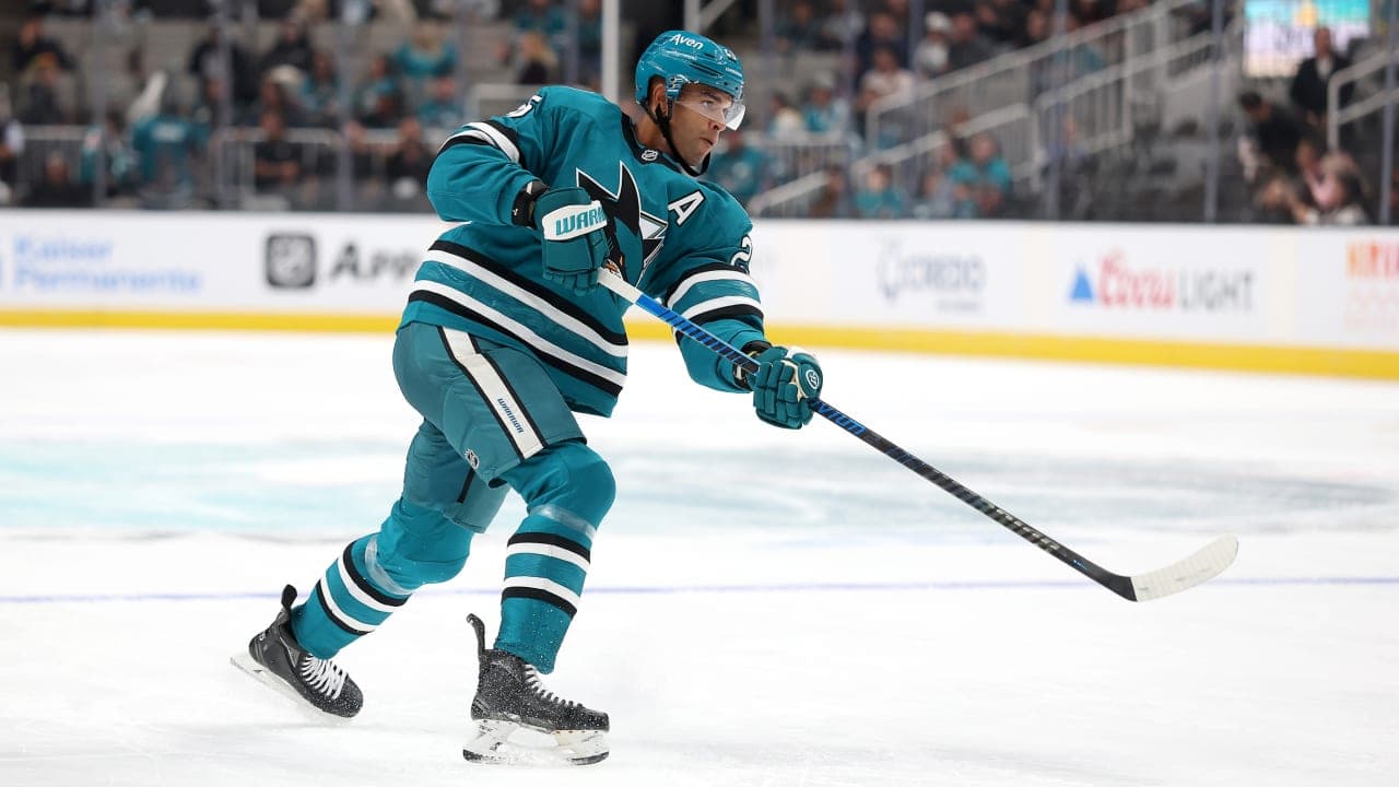 Darnell Nurse takes a shot on net